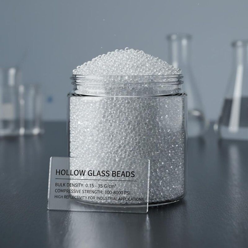 خرز زجاجي مجوف بكثافة حجمية تتراوح بين 0.15 - 0.35 جم/سم مكعب، وقوة ضغط تتراوح بين 100-8000 رطل لكل بوصة مربعة، وانعكاسية عالية للتطبيقات الصناعية